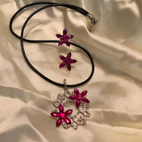 Gorgeous silver & pink pendant on leather cord - Picture 8 of 8